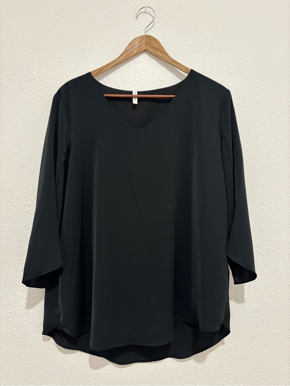 Women’s Black V-Neck Blouse - Taohuadao